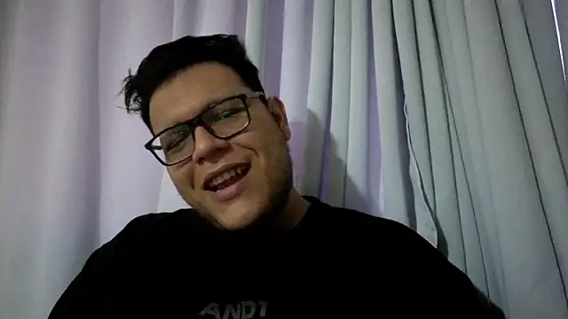 Snapshot of batman2433 chatting on November 2025 05:26:01 PM batman2433 online show from November 2025 05:26:01 PM