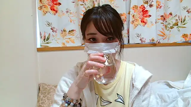 liliyRiSAcha-n online show from April 2026 07:30:02 AM