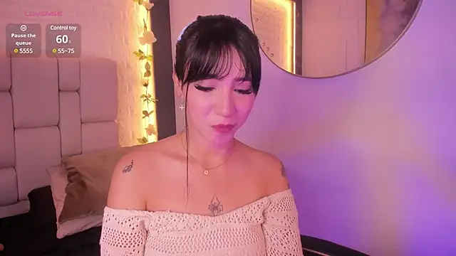 Snapshot of emma_woods_ chatting on December 2024 06:28:01 PM emma woods online show from December 2024 06:28:01 PM