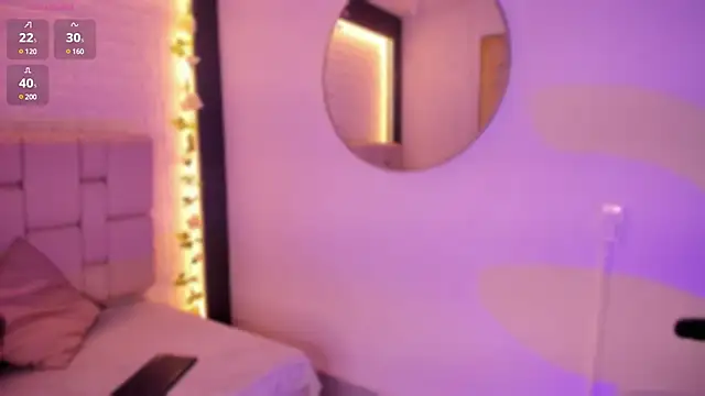 Snapshot of emma_woods_ chatting on December 2024 12:23:01 PM emma woods online show from December 2024 12:23:01 PM