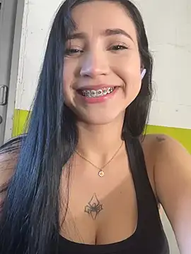 Snapshot of emma_woods_ chatting on January 2025 09:11:02 PM emma woods online show from January 2025 09:11:02 PM