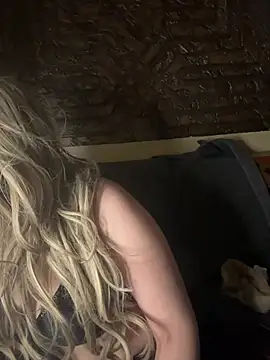 Snapshot of Mayoosh6 chatting on February 2025 07:52:02 PM Mayoosh6 online show from February 2025 07:52:02 PM