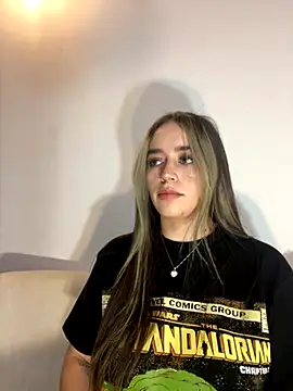 Snapshot of Natalia_Suarez chatting on October 2025 11:51:02 PM Natalia Suarez online show from October 2025 11:51:02 PM