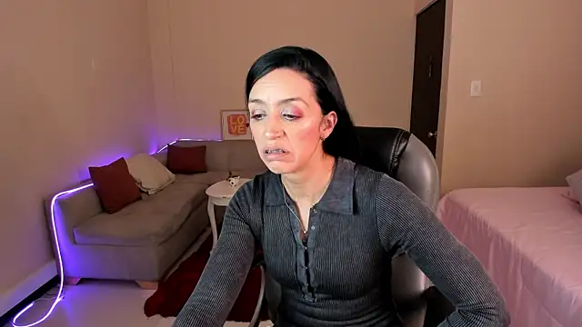 Kristen Garner online show from July 2026 07:42:01 PM