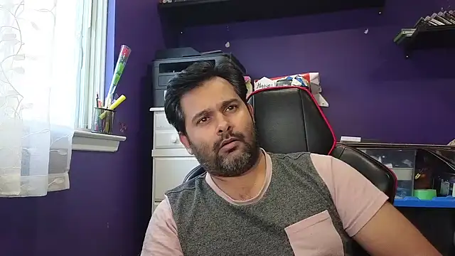 Snapshot of Sakhtlaundaz chatting on December 2024 09:30:02 PM Sakhtlaundaz online show from December 2024 09:30:02 PM