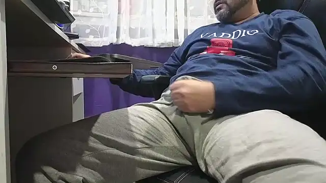 Snapshot of Sakhtlaundaz chatting on December 2024 11:27:02 PM Sakhtlaundaz online show from December 2024 11:27:02 PM