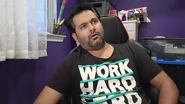 Snapshot of Sakhtlaundaz chatting on December 2024 09:41:02 PM Sakhtlaundaz online show from December 2024 09:41:02 PM