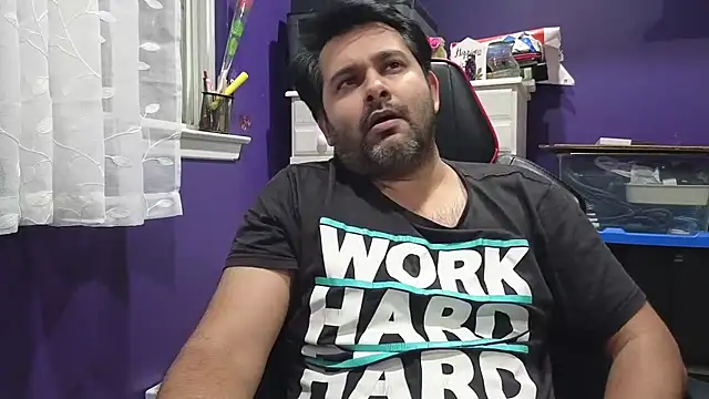 Snapshot of Sakhtlaundaz chatting on January 2025 01:17:01 AM Sakhtlaundaz online show from January 2025 01:17:01 AM