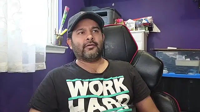 Snapshot of Sakhtlaundaz chatting on January 2025 01:41:02 PM Sakhtlaundaz online show from January 2025 01:41:02 PM