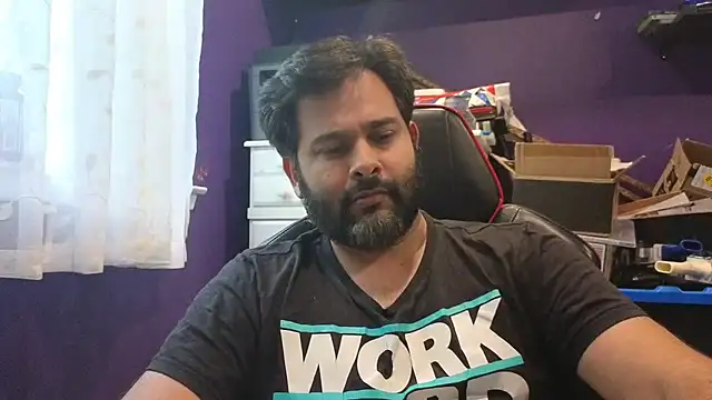 Snapshot of Sakhtlaundaz chatting on September 2025 08:53:02 PM Sakhtlaundaz online show from September 2025 08:53:02 PM