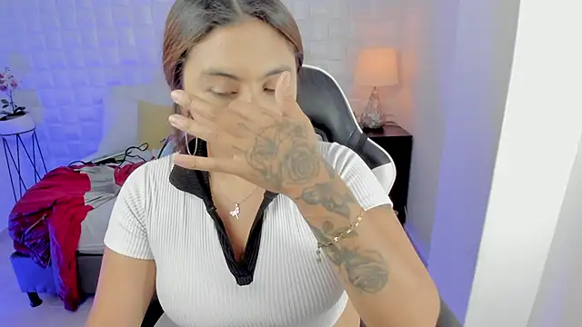 anny rouse24 online show from June 2026 02:48:01 AM