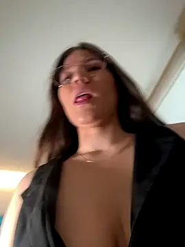 Snapshot of AmelieLaurent_ chatting on November 2025 08:53:01 PM AmelieLaurent online show from November 2025 08:53:01 PM