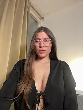 Snapshot of AmelieLaurent_ chatting on November 2025 12:57:01 AM AmelieLaurent online show from November 2025 12:57:01 AM