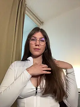 Snapshot of AmelieLaurent_ chatting on December 2025 03:41:01 PM AmelieLaurent online show from December 2025 03:41:01 PM