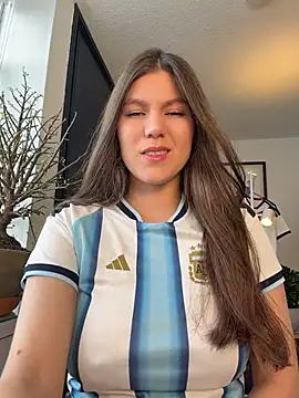 AmelieLaurent  online show from June 2026 06:27:01 PM
