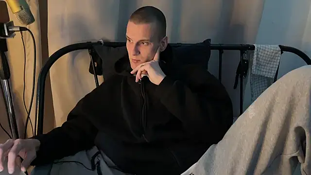 ETHAN MOORE online show from April 2026 08:50:02 PM