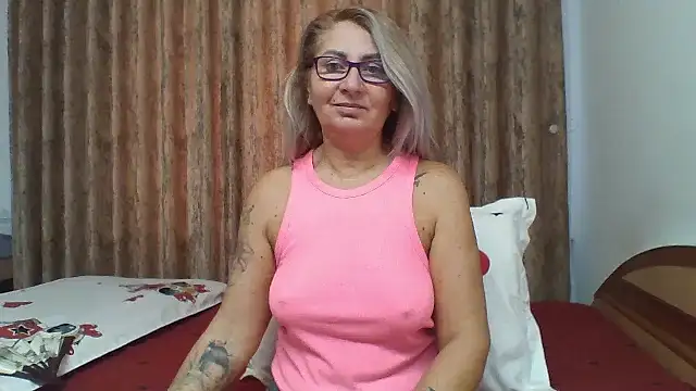 Snapshot of PussyEvely chatting on November 2025 06:56:02 AM PussyEvely online show from November 2025 06:56:02 AM