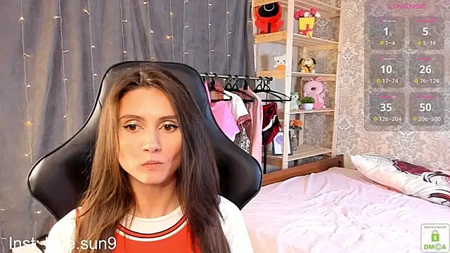 Michel Momsen online show from February 2025 12:02:02 PM