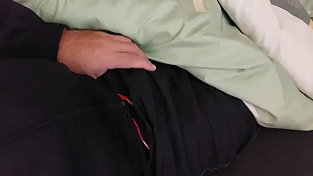 Snapshot of Ettarak chatting on December 2025 10:04:02 PM Ettarak online show from December 2025 10:04:02 PM