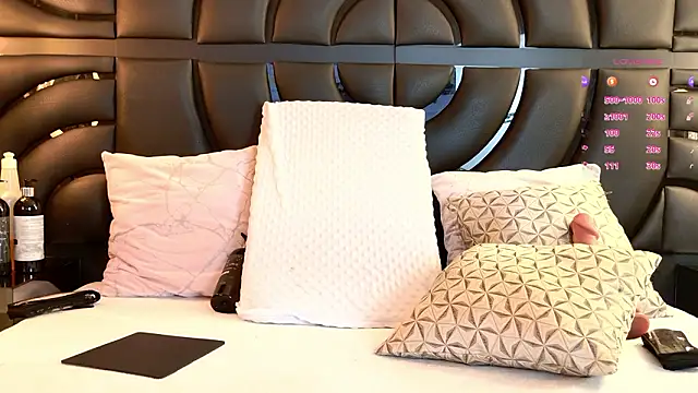 Iris Ross  online show from March 2026 07:19:01 PM