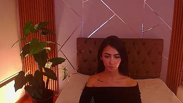 Snapshot of Coralinnee_ chatting on May 2026 05:35:02 AM Coralinnee online show from May 2026 05:35:02 AM