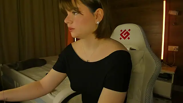 Elizabeth Hottie  online show from March 2026 12:25:01 AM