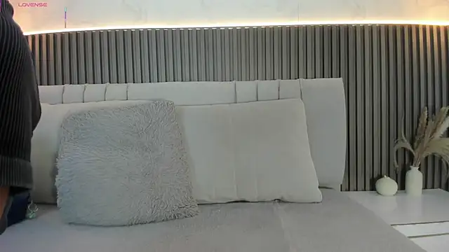 SHANONCLARK online show from November 2025 07:07:02 PM