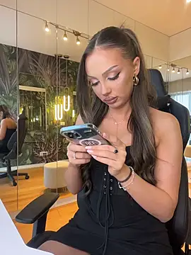 MileySin1111 online show from February 2026 12:09:01 PM