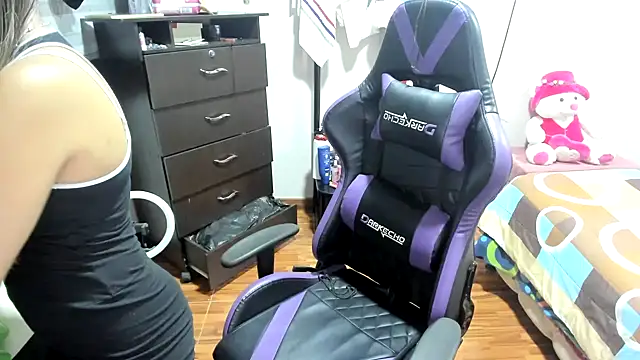 Snapshot of LuisaReyes_2911 chatting on December 2024 01:21:01 AM LuisaReyes 2911 online show from December 2024 01:21:01 AM