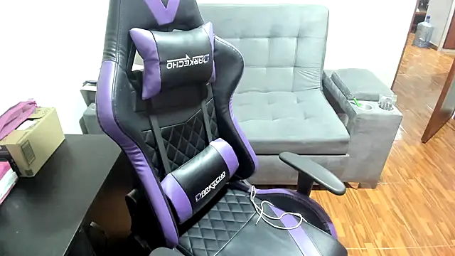 Snapshot of LuisaReyes_2911 chatting on January 2025 02:45:02 AM LuisaReyes 2911 online show from January 2025 02:45:02 AM