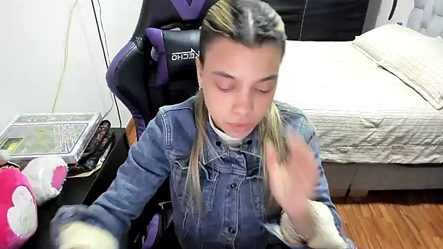 Snapshot of LuisaReyes_2911 chatting on September 2025 02:16:01 AM LuisaReyes 2911 online show from September 2025 02:16:01 AM