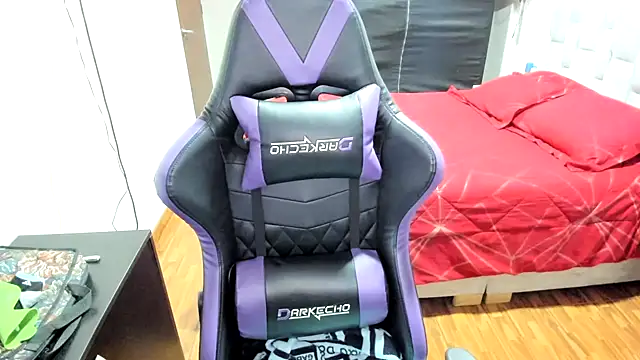 Snapshot of LuisaReyes_2911 chatting on November 2025 02:11:02 AM LuisaReyes 2911 online show from November 2025 02:11:02 AM