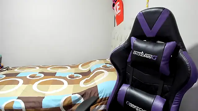 Snapshot of LuisaReyes_2911 chatting on February 2026 03:18:01 AM LuisaReyes 2911 online show from February 2026 03:18:01 AM