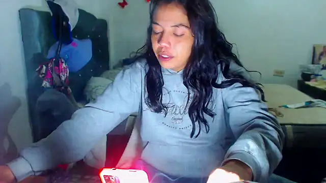 Snapshot of AmaraRoberts420 chatting on November 2025 01:27:02 AM AmaraRoberts420 online show from November 2025 01:27:02 AM