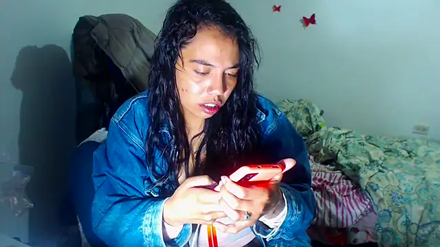 Snapshot of AmaraRoberts420 chatting on November 2025 02:03:01 AM AmaraRoberts420 online show from November 2025 02:03:01 AM