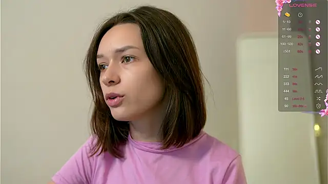 Snapshot of VivianLy_ chatting on December 2024 11:00:01 AM VivianLy online show from December 2024 11:00:01 AM