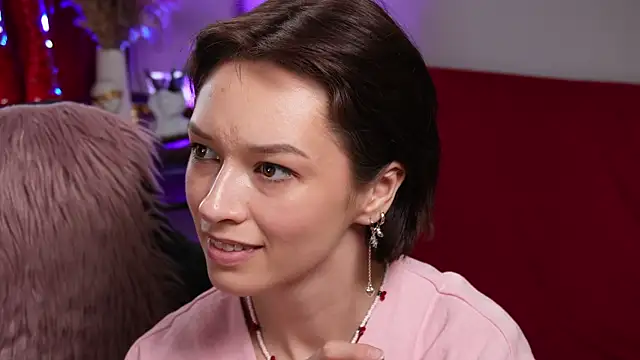 VivianLy  online show from April 2026 12:13:01 PM