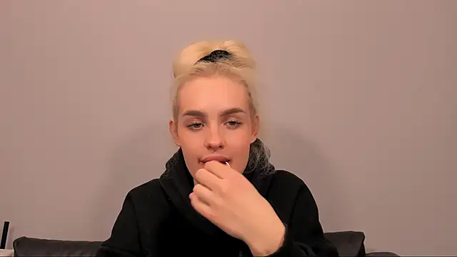 OliviaKisss online show from February 2026 07:43:01 PM