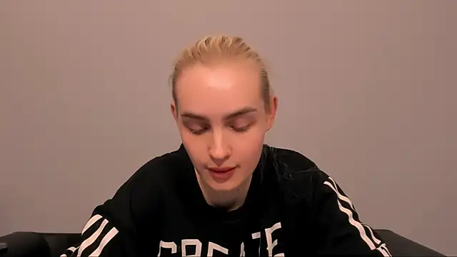 OliviaKisss online show from February 2026 07:01:02 PM