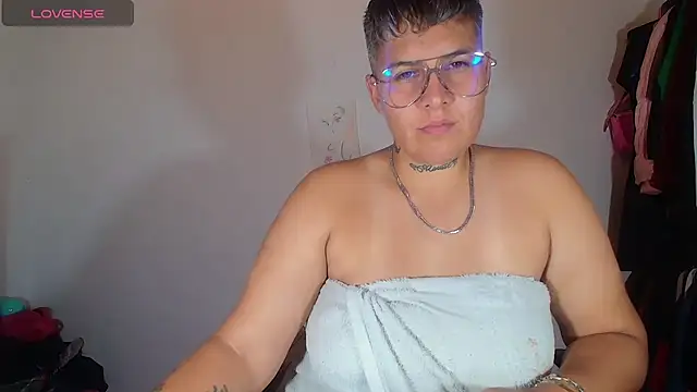 Yessi rousse online show from November 2025 11:58:02 PM