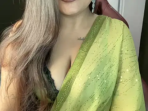 Snapshot of shanayaaa_1 chatting on February 2026 07:10:01 PM shanayaaa 1 online show from February 2026 07:10:01 PM