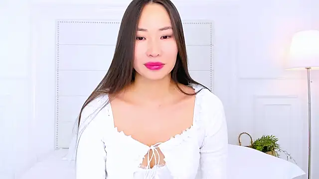 NaomiYuu online show from November 2025 02:43:02 AM