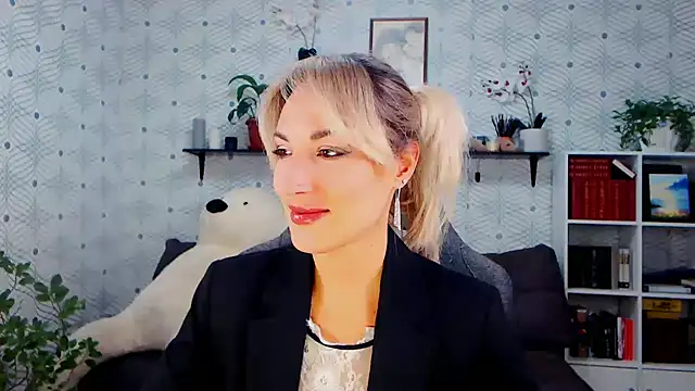 Snapshot of MillaXQueen chatting on October 2025 02:07:01 PM MillaXQueen online show from October 2025 02:07:01 PM