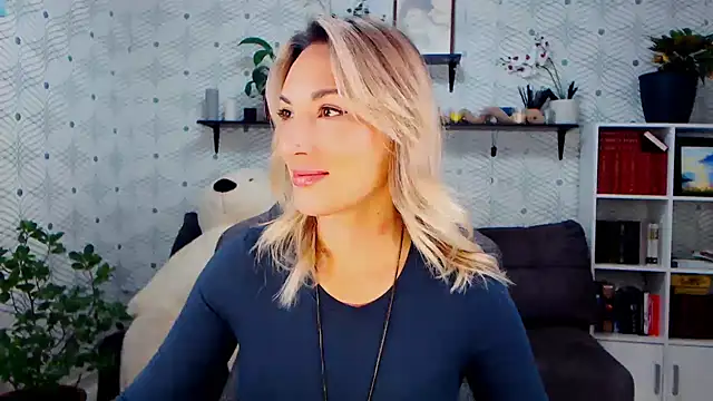 Snapshot of MillaXQueen chatting on November 2025 05:57:01 AM MillaXQueen online show from November 2025 05:57:01 AM