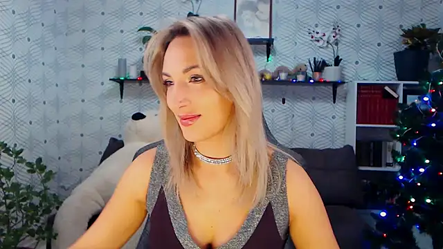 Snapshot of MillaXQueen chatting on December 2025 07:25:01 AM MillaXQueen online show from December 2025 07:25:01 AM