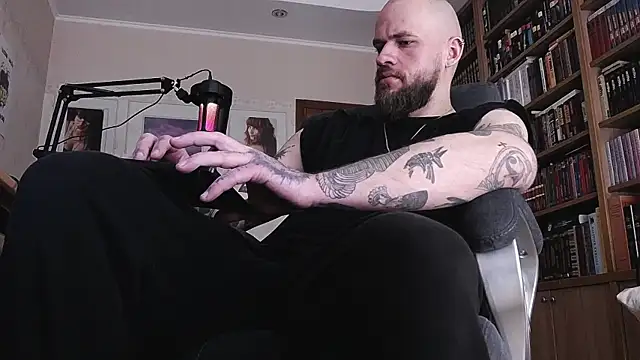 Snapshot of FindomJason chatting on May 2026 06:18:01 AM FindomJason online show from May 2026 06:18:01 AM