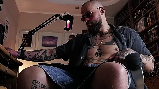 Snapshot of FindomJason chatting on May 2026 09:21:02 PM FindomJason online show from May 2026 09:21:02 PM