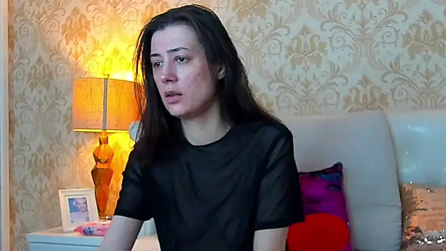 JuliaHunts online show from January 2026 06:18:02 AM