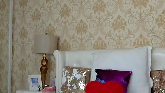 JuliaHunts online show from January 2026 06:28:02 AM