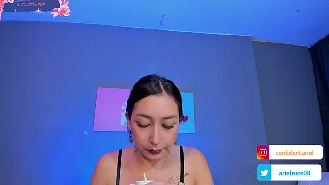 Snapshot of ariel35 chatting on February 2025 01:23:02 AM ariel35 online show from February 2025 01:23:02 AM